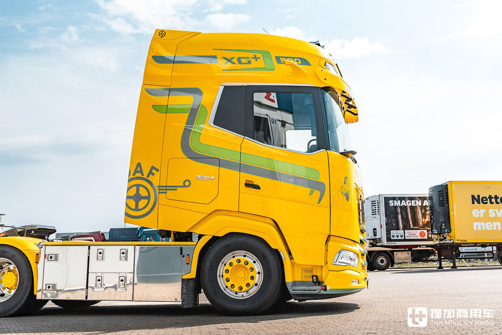 达夫XG 真会整活（这台很黄很暴力的达夫XG+牵引车，运输危化品的，配置也这么好？）