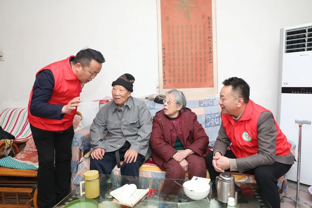 当“天使白”遇见“志愿红”，惠景人这样学雷锋