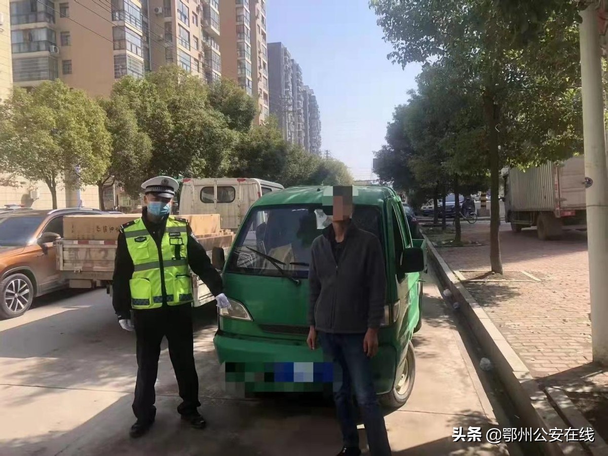 【找堵防2022】鄂州交警查处报废车辆 消除安全隐患