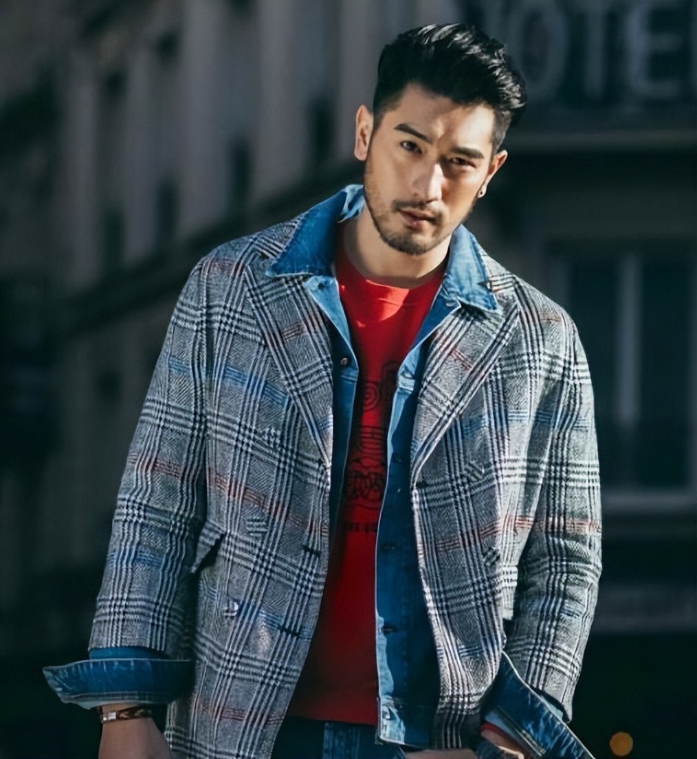 听到黄景瑜的话,周围人此刻才知道,这出现了意外,高以翔并不是恶作剧