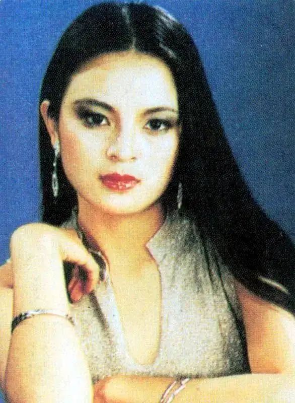 东方闻樱本色出演《红楼梦》，女孩都不和她玩，只和陈晓旭关系好