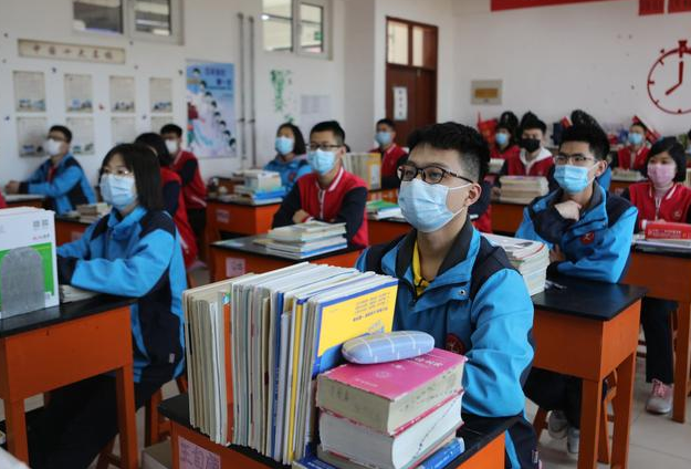 我国百强高中重新排名，衡水中学被超越，人大附中稳居前三