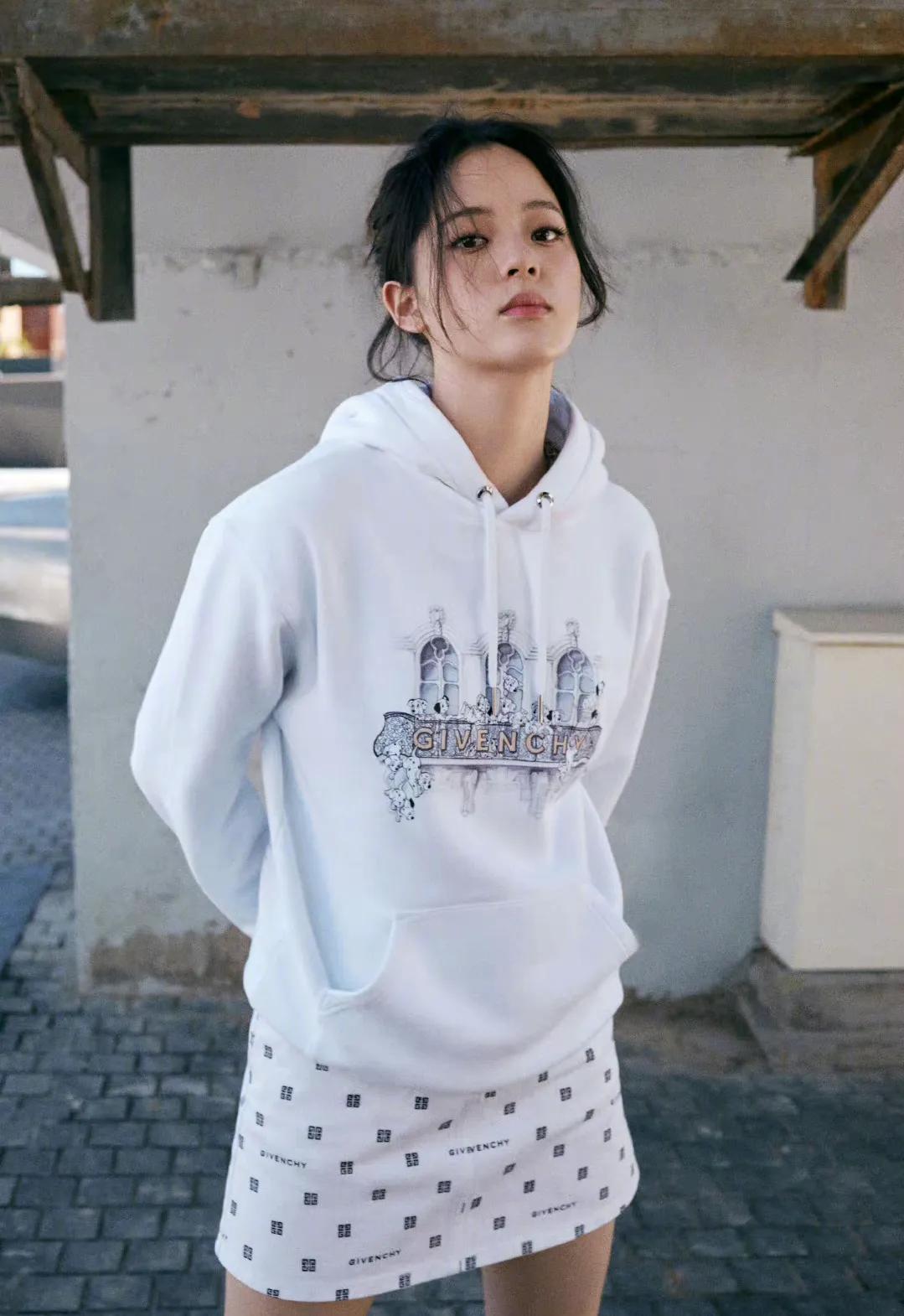 欧阳娜娜近期穿搭