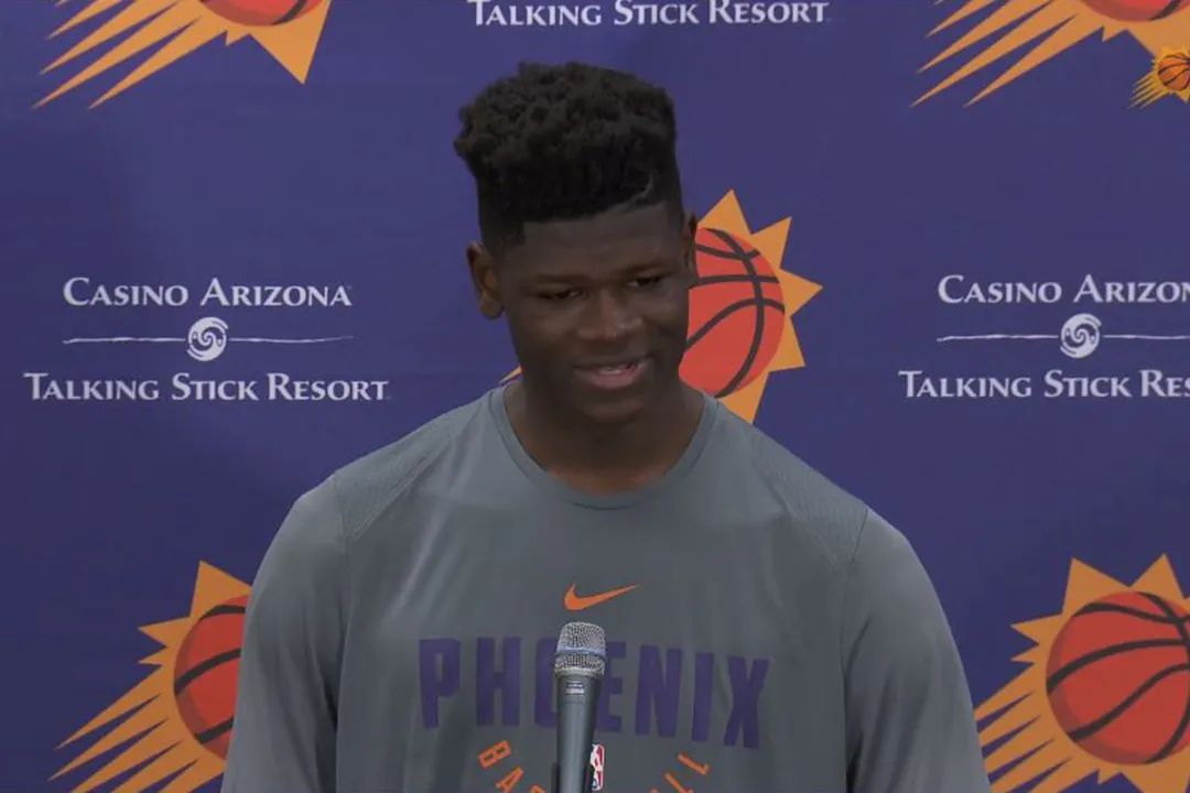 nba塔克为什么有钱(5年超2.5亿！NBA历史第一人！大哥比哈登贵1个塔克)