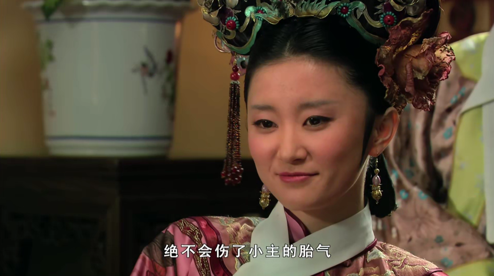 七,作为富察氏,又是满军旗嫔妃,再加上天降喜讯,怀孕了,只要她低调