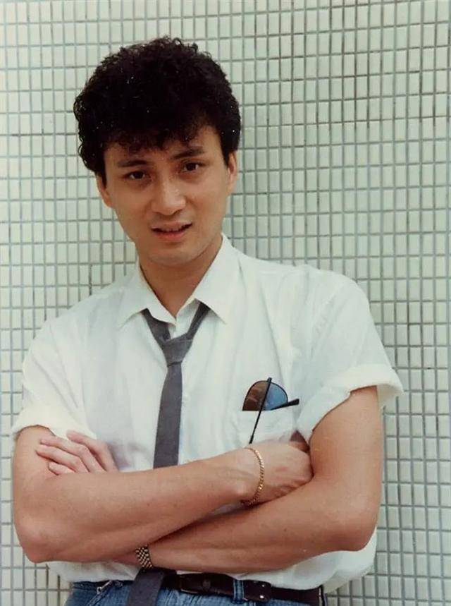 作为"五虎将"之一的汤镇业,无疑是里面最帅气的一位,"美"的让人嫉妒.