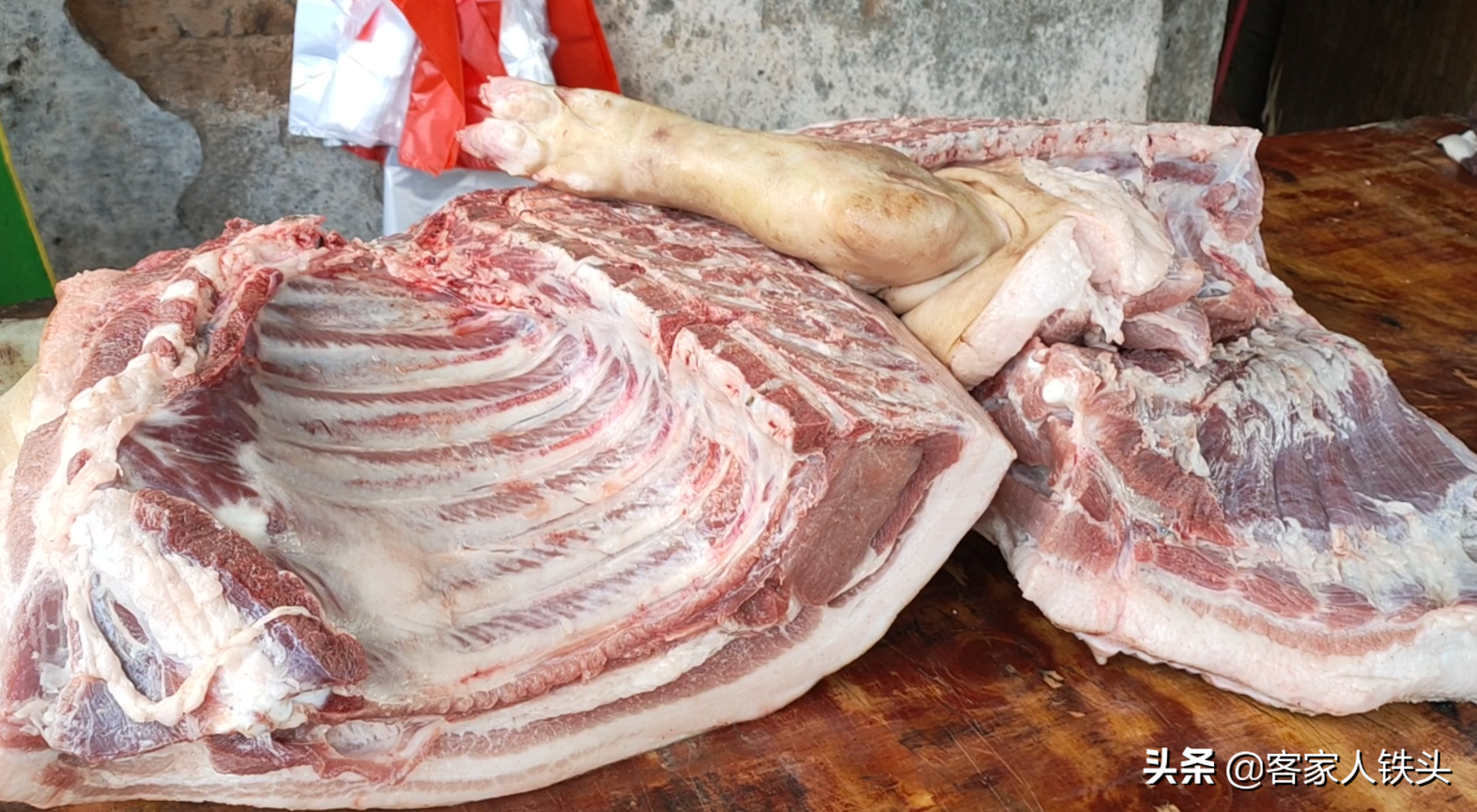 客家人过年吃的焖肉，做法原来那么简单，一次做70斤，好吃不腻