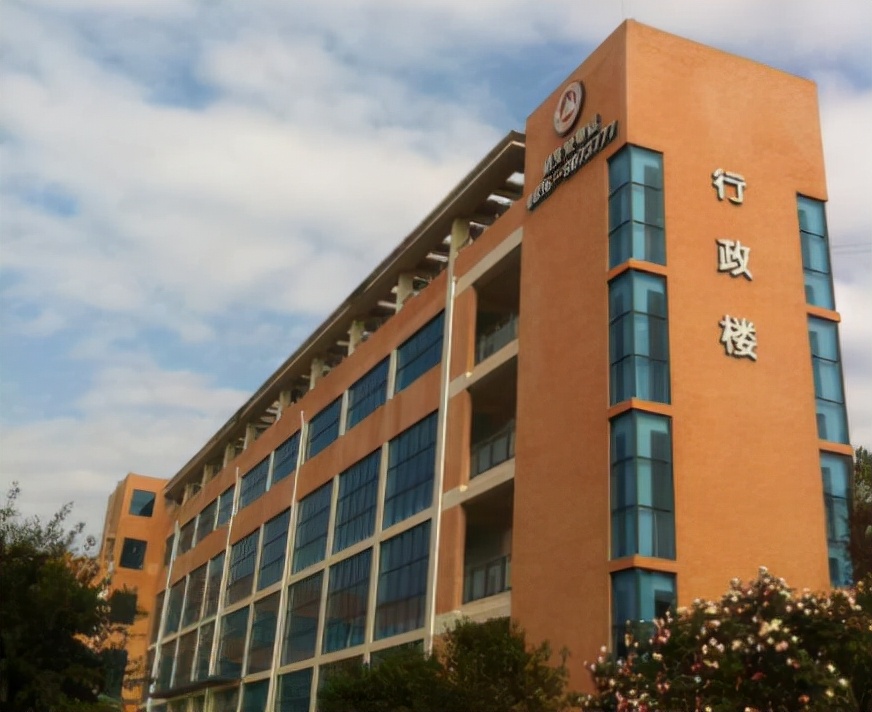 四川高中排名已出炉，成都外语学校跌至第三，成都七中稳居榜首