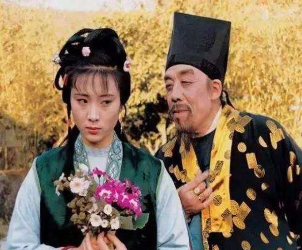 邢夫人替丈夫说媒，贾母为何斥责贾琏？原来是贾赦惹下的祸