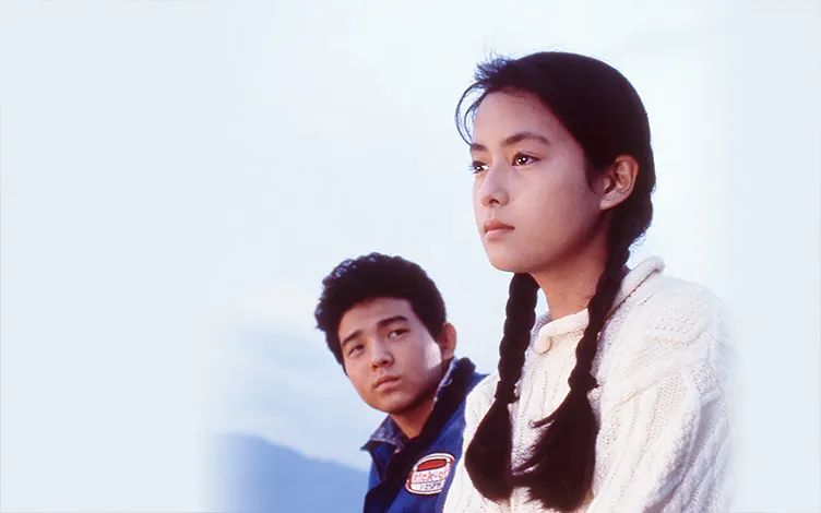 日本国民美少女始祖，曾和成龙一起主演电影！无数粉丝求她复出…