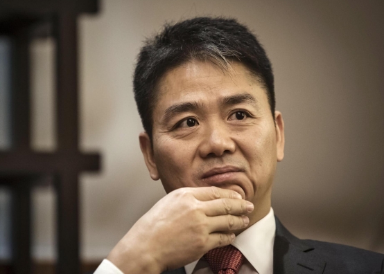 销声匿迹4年，刘强东悄悄套现66亿现身国外，那个侠义的他变了？