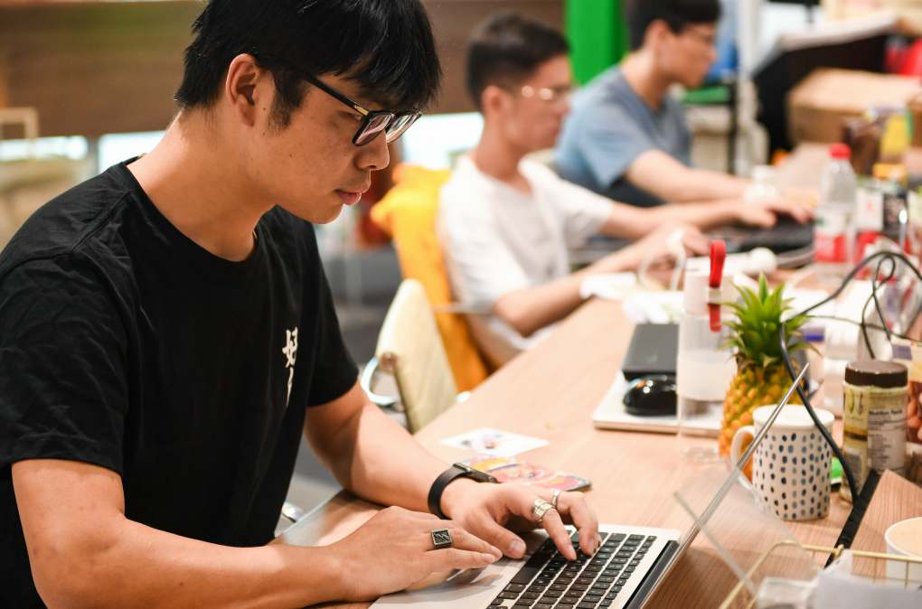 上海人均月入过万？收入等级表出炉后，才知学历带来的差距多明显