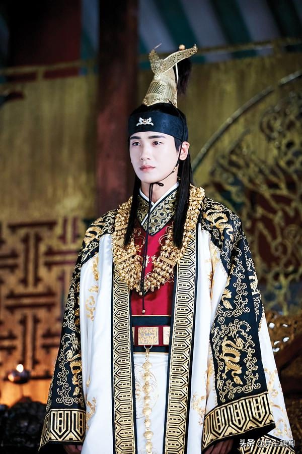 丁海寅《兴夫》丁海寅少数的古装剧就是《兴夫》,也在当中饰演的帝王