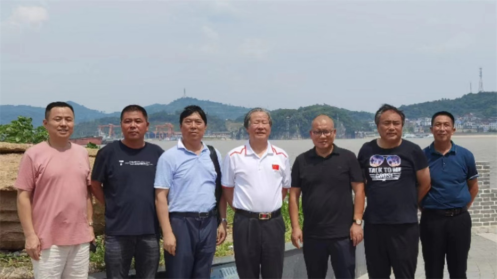梅楚安参加优秀村发展交流