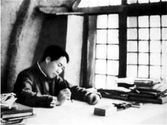 个个都能翻江倒海，毛泽东用什么镇住十大元帅？