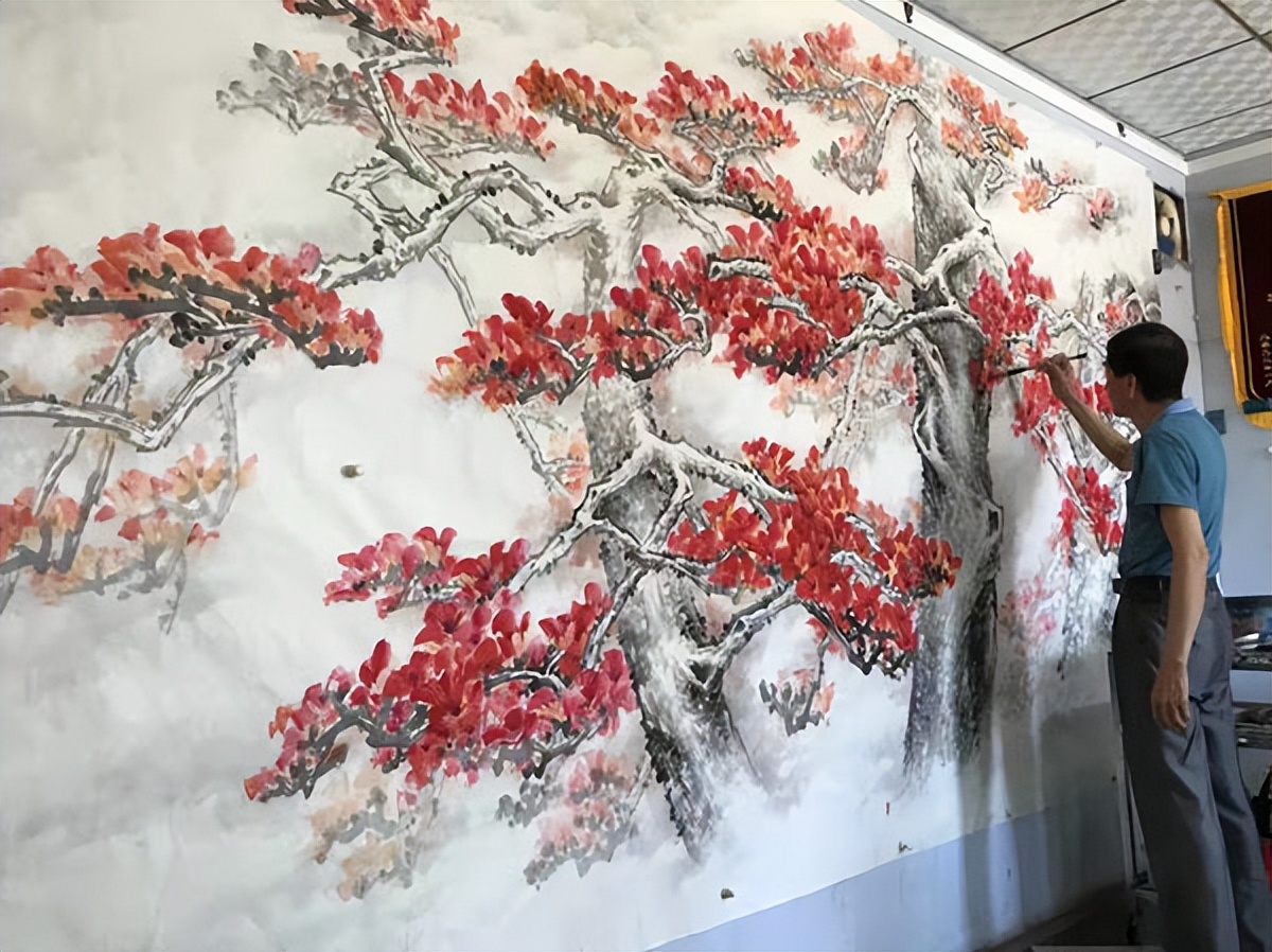 畫家梁漢釗創(chuàng)作巨幅紅棉圖