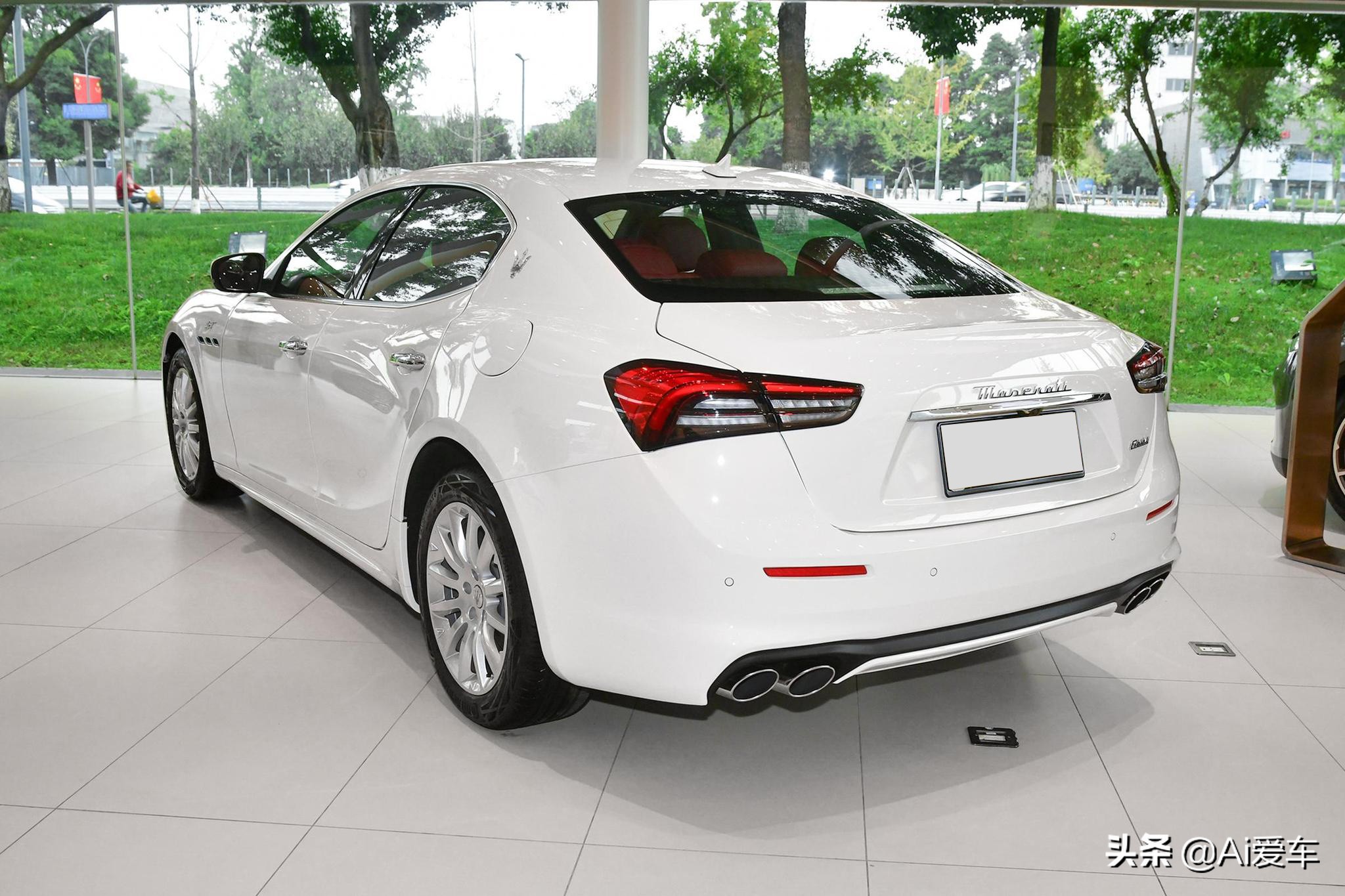 2.0T+330马力后驱，大尺寸超豪华进口大轿车，实拍玛莎拉蒂Ghibli