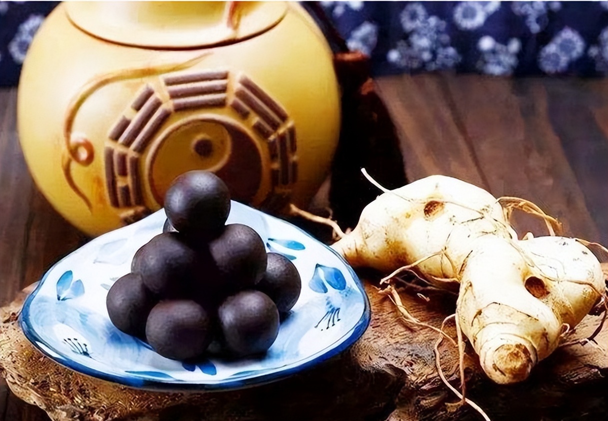 60年代，江苏出土父女合葬古墓，意外发现900枚分装红色“仙丹”