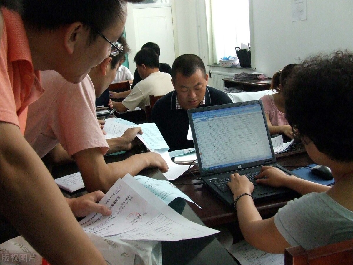 大專生想報考公務員，選這三類入編容易，應往屆畢業(yè)生都有機會
