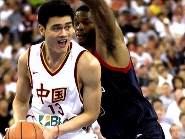 姚明为什么能进nba（姚明当选NBA状元20周年：曾经，我们也拥有过自己的超级巨星啊）