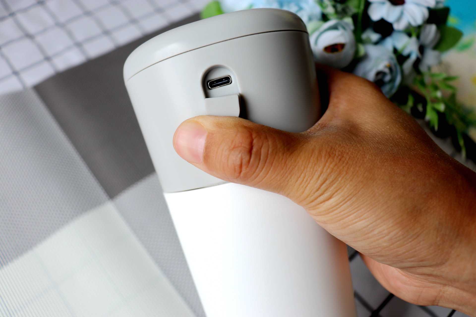 聪明妈妈新选择——七彩叮当无线便携调奶器