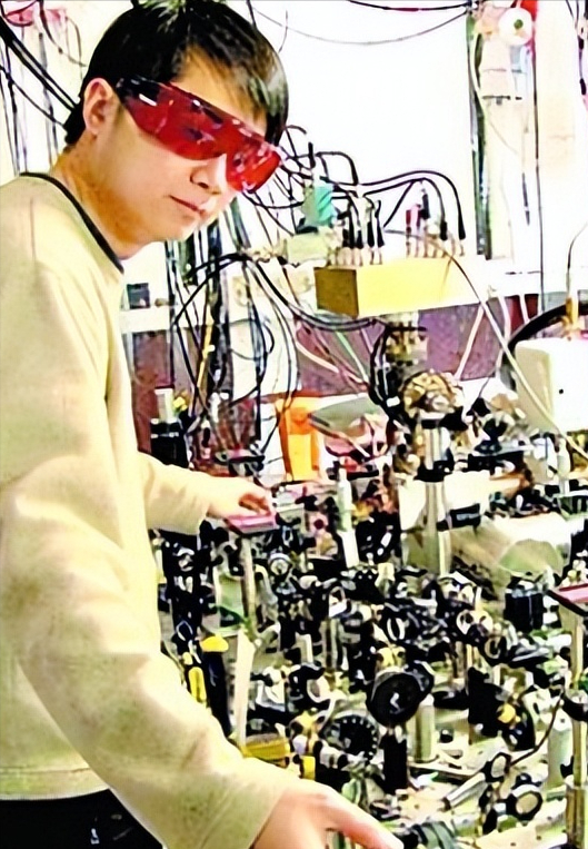 有关时间的诡异现象，爱因斯坦给出解释，每个人衰老的快慢不同