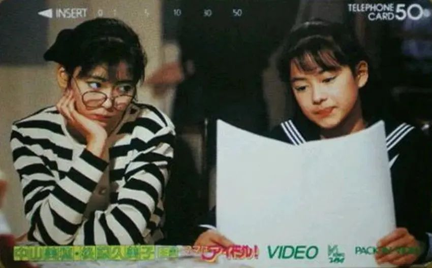 日本国民美少女始祖，曾和成龙一起主演电影！无数粉丝求她复出…