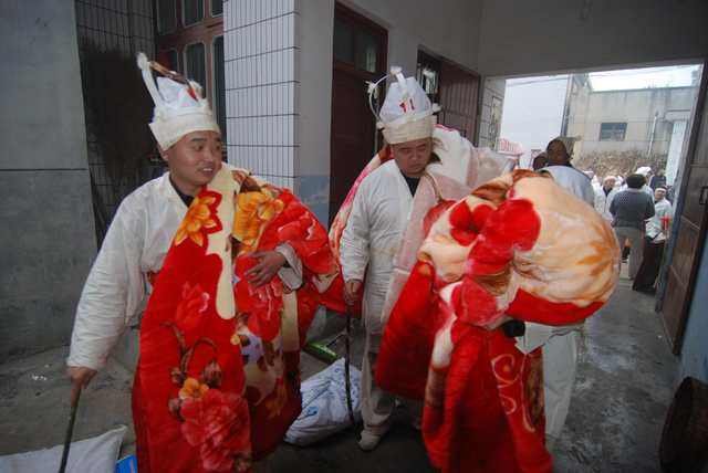 三起三落是什么生肖(蟠龙山塬三朝元老宰相党崇雅古宅街院火红的柿子树)