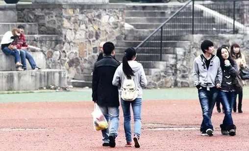 社会学家提出建议：男生尽量在大学找到对象，听完原因恍然大悟