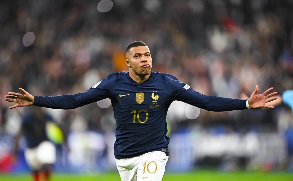 法国队世界杯25人名单公布:连创三大纪录 吉鲁在列)