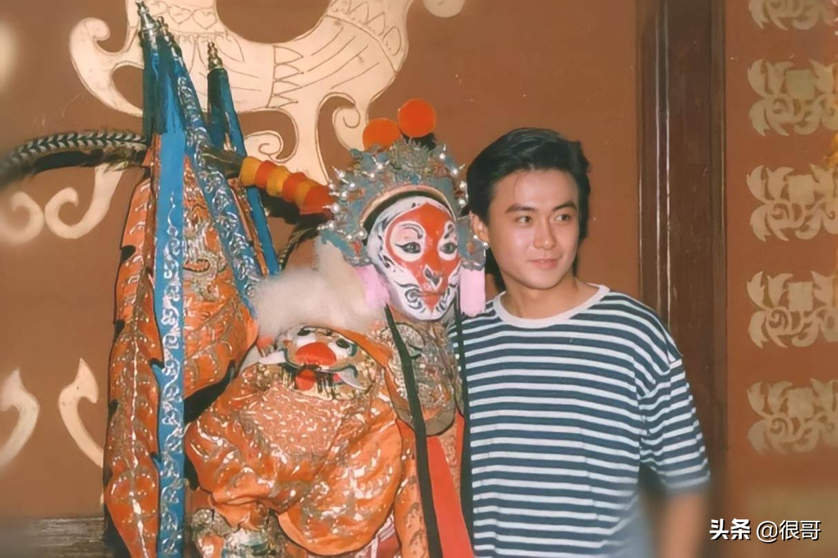 金铁峰：刘奕君同学，因演日本人成名，如今在幸福到万家中扮莫总