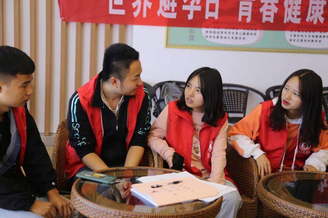 女大学生“私会”男友，核酸结果“有猫腻”，呈阳性后或被开除