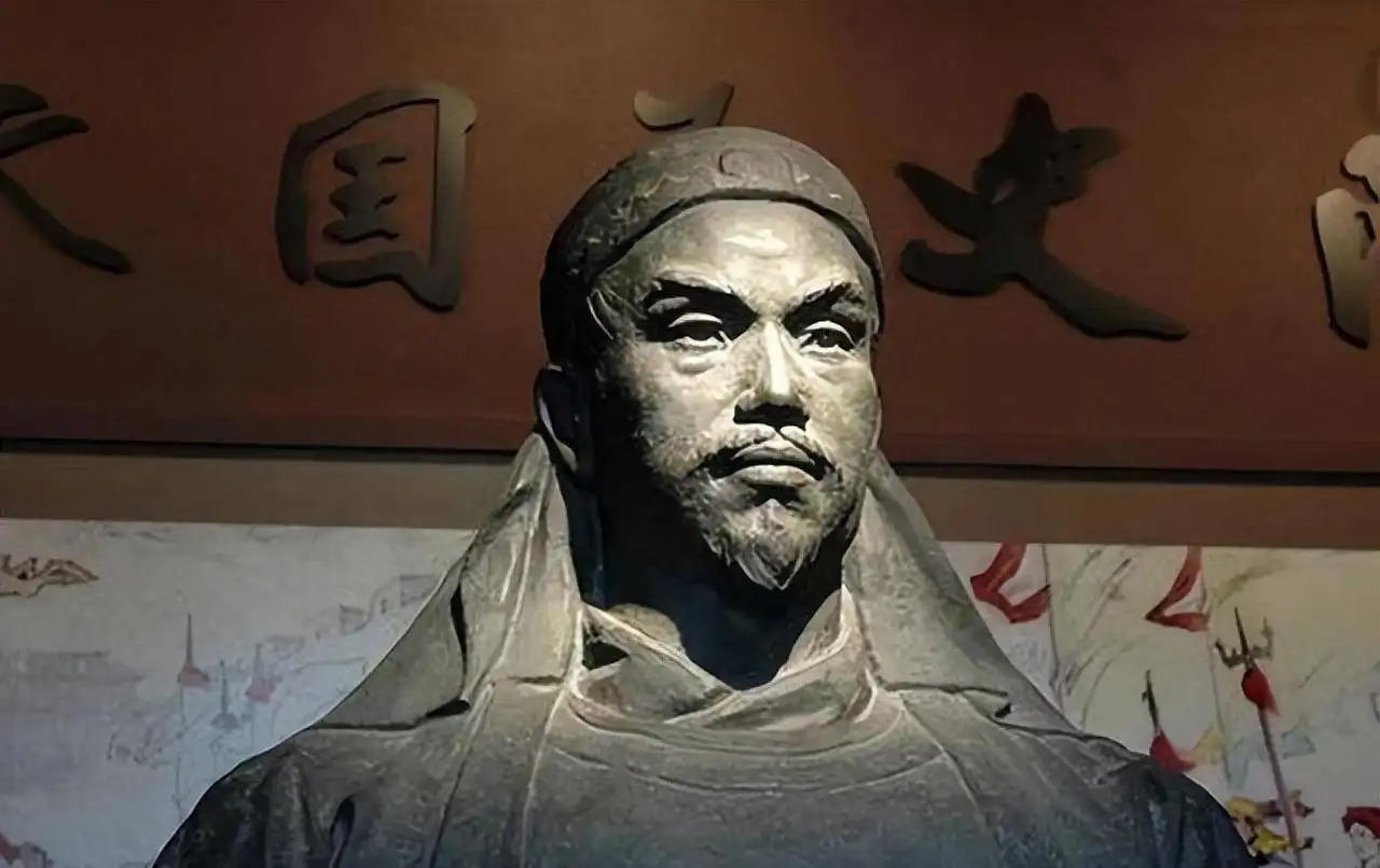 比如说,当时为了避讳太平天国南王冯云山,和西王萧朝贵的名讳,太平