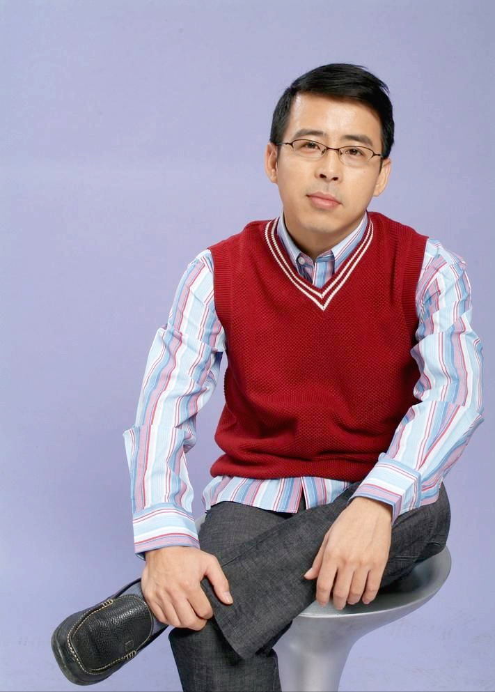 央视主持人阿丘(阿丘:包养2女大学生,还要替中国道歉?