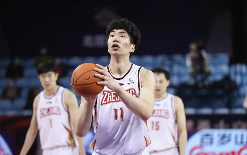 中国人去nba要哪些过程(选秀只是走形式！多条大路通往NBA，是金子在哪都发光)