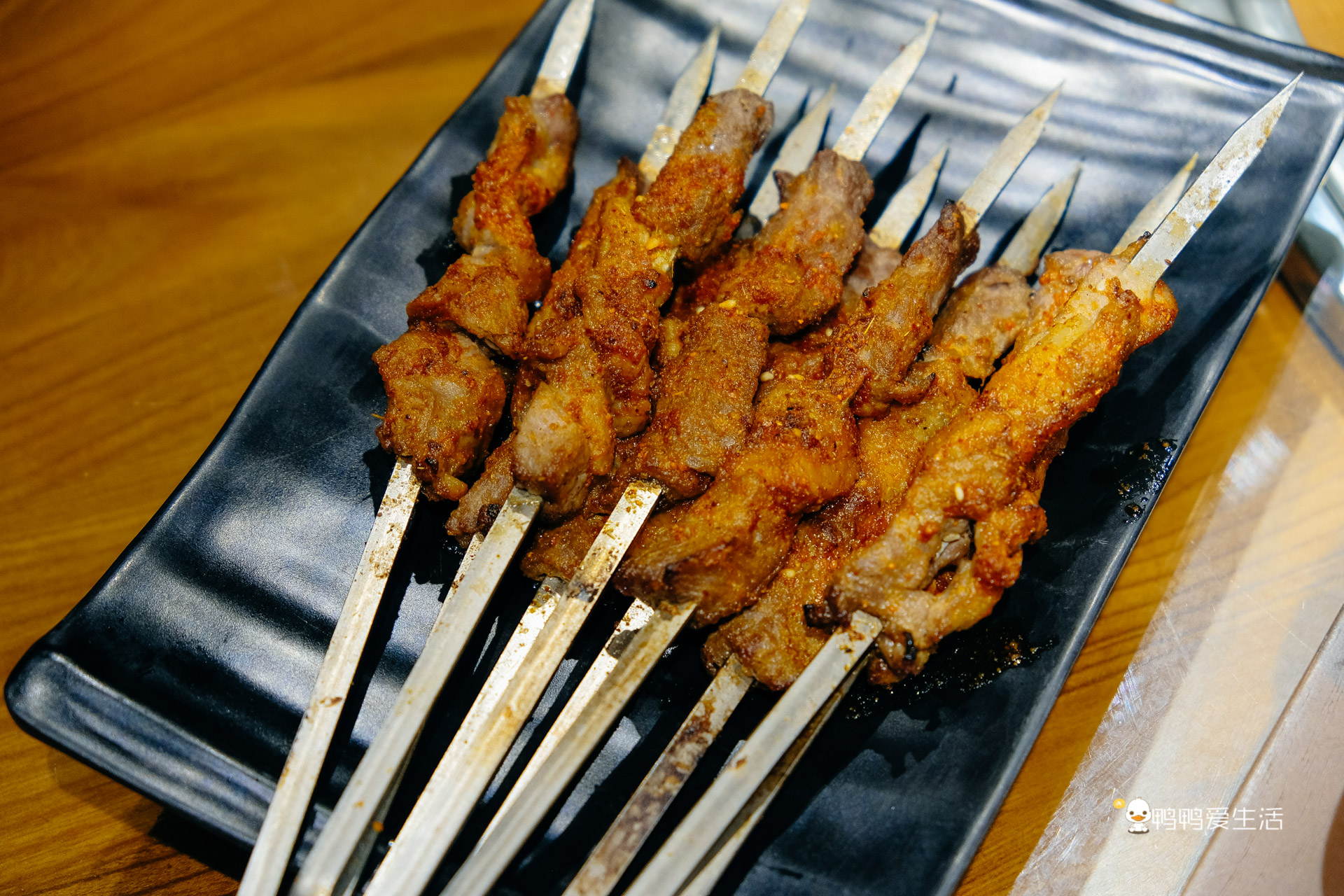 1米8西安美女堂主带你吃羊肉，铁锅炖烤全羊，各色陕西小吃全安排