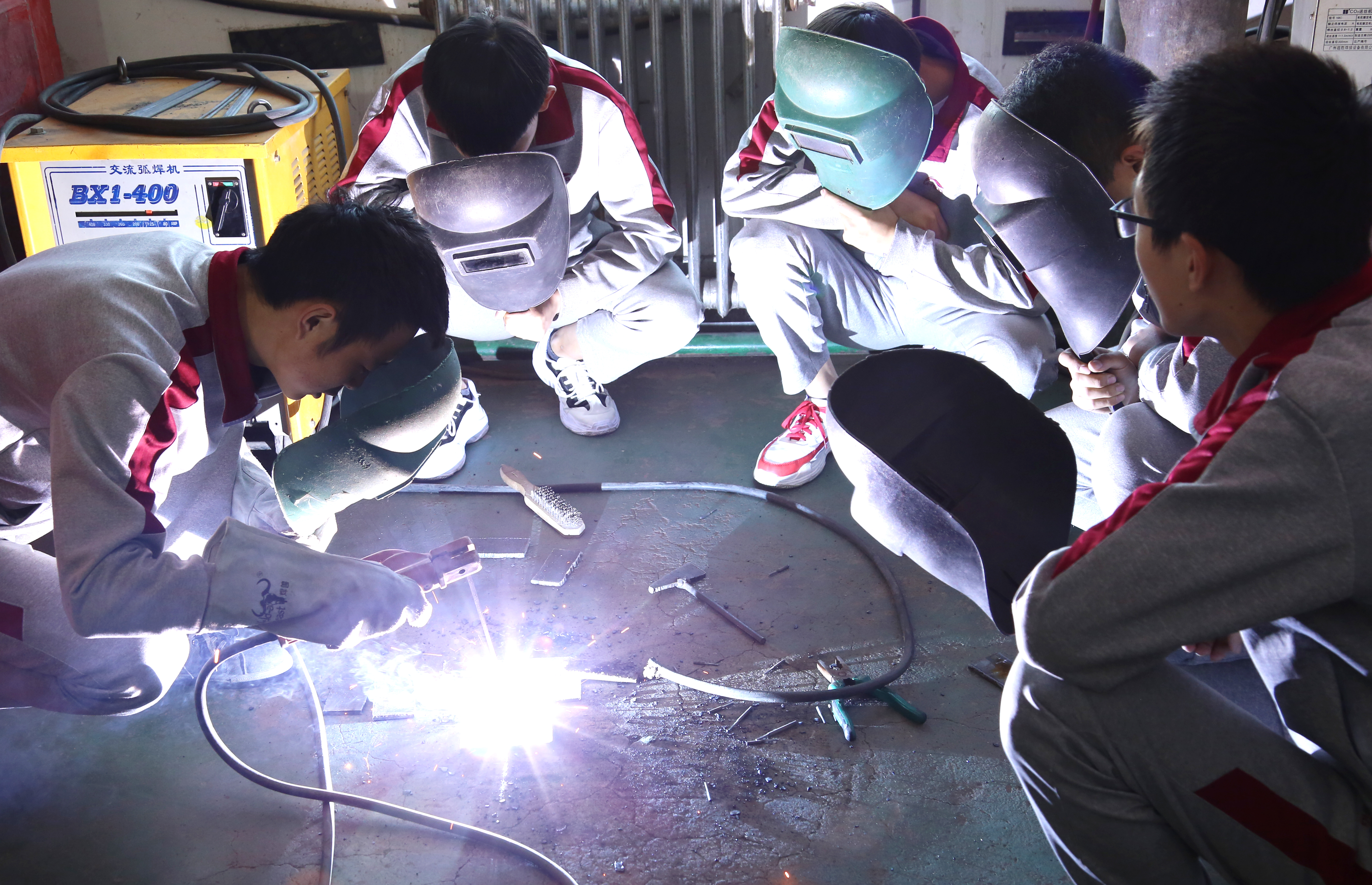 初中毕业孩子不想上学，家长该怎么办？