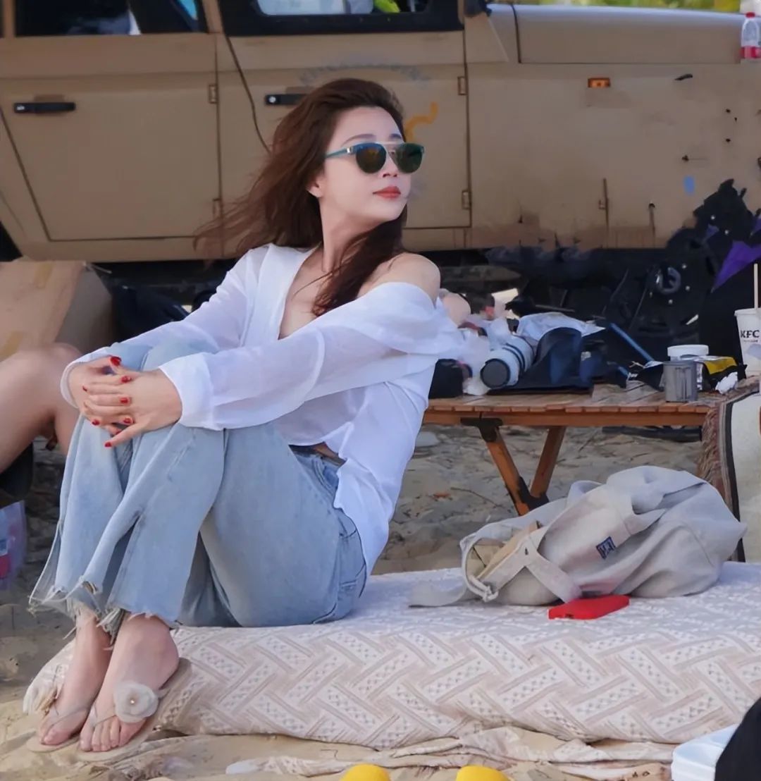 闫妮的“大妈味”、赵丽颖的“土气”，这8位女星，如今判若两人