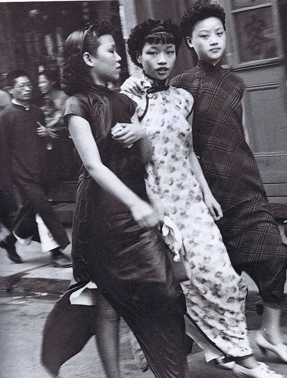 民国时期倡导“天乳运动”:严查妇女束胸，发现一次罚款50大洋