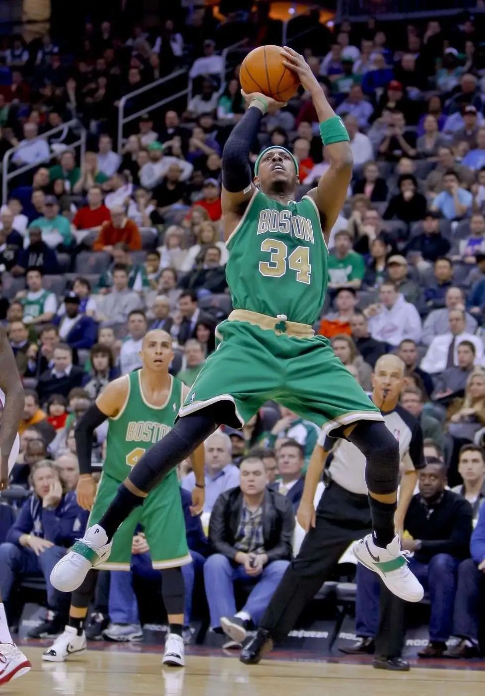 保罗皮尔斯球鞋(把詹姆斯从骑士打到热火的男人!