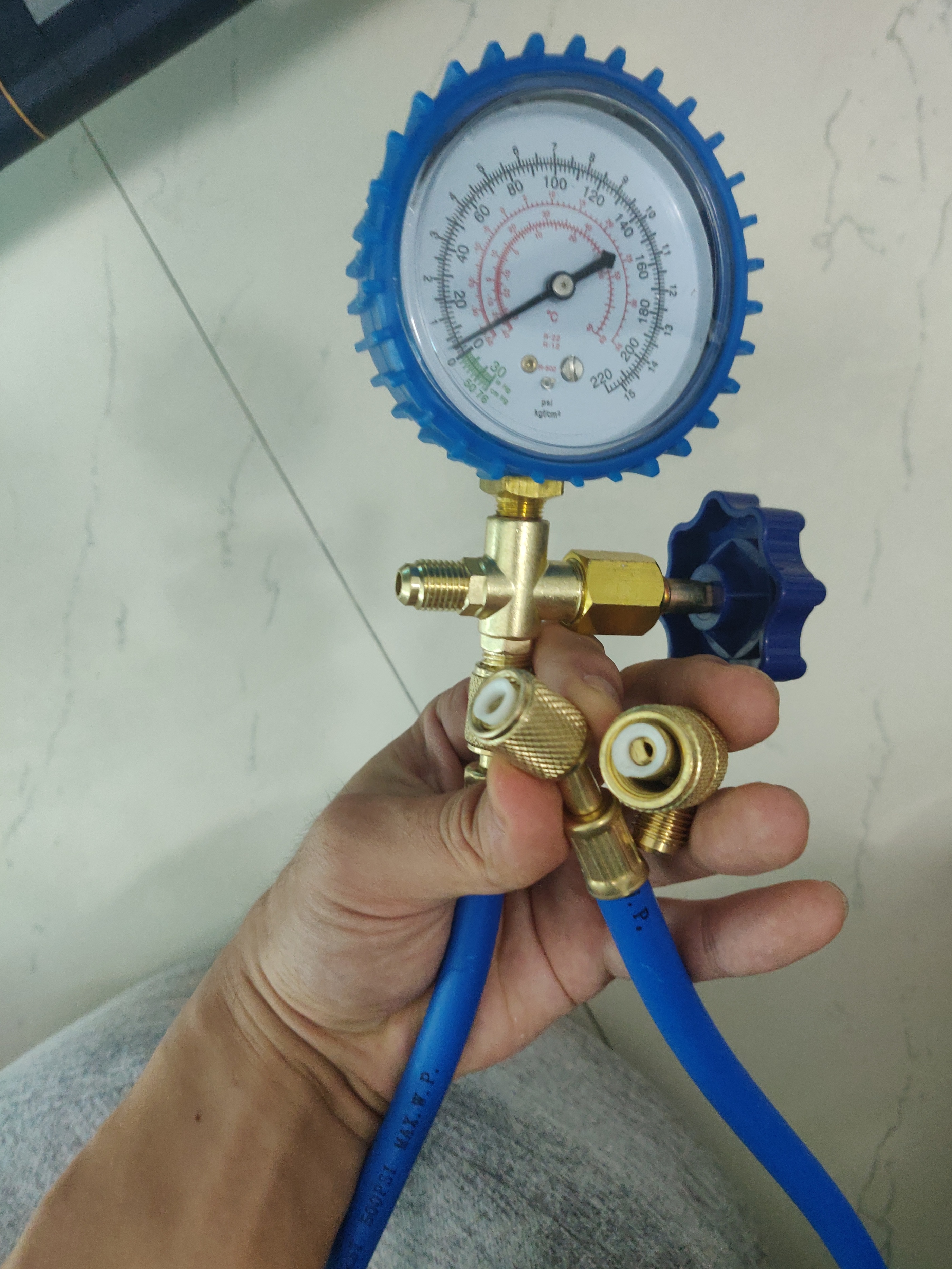 变频空调加制冷液