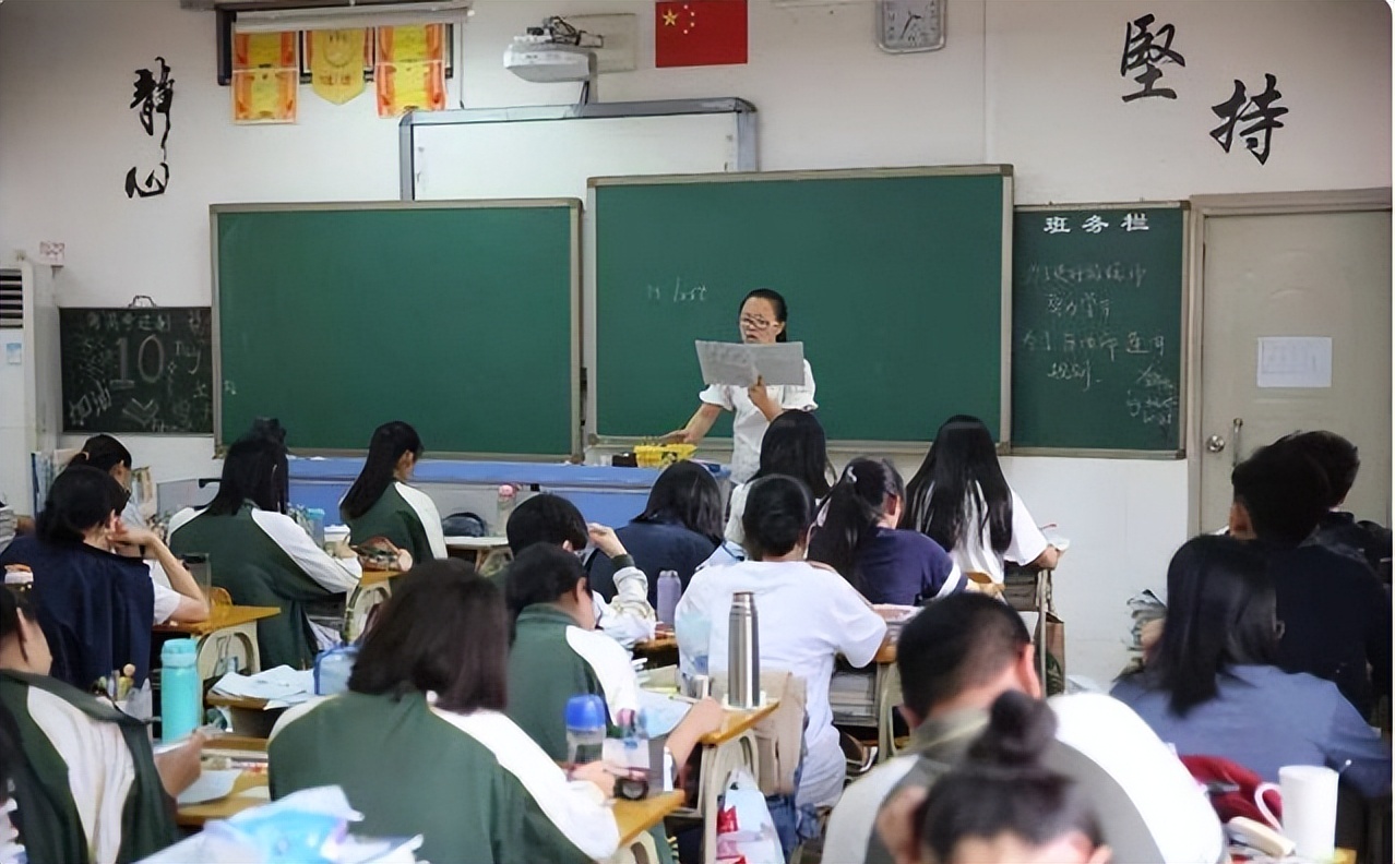 你知道高三家长卑微到什么程度？简直不敢想象，连老师也变柔软了
