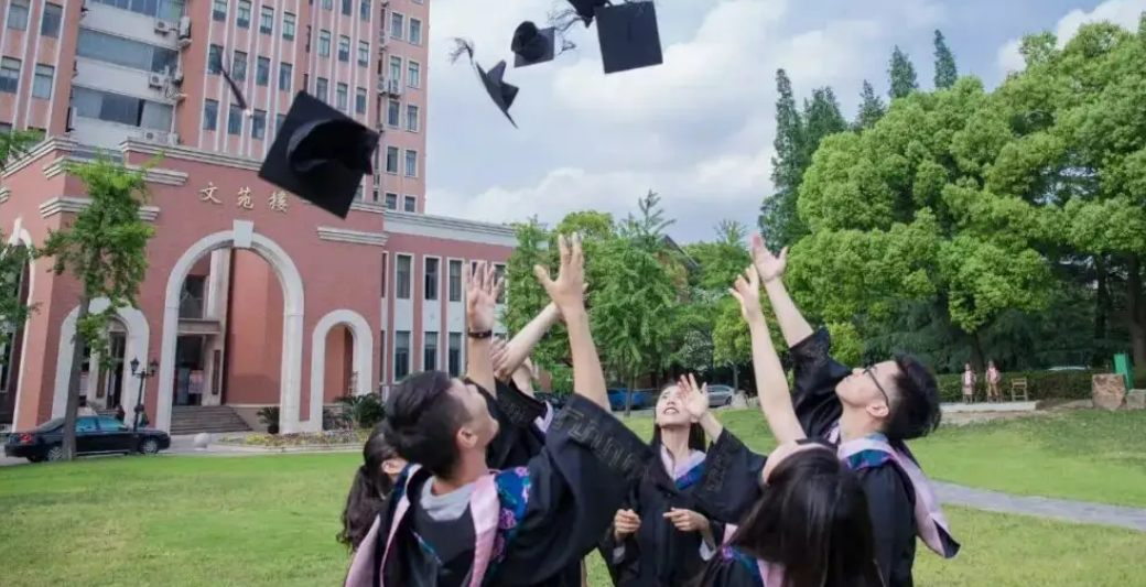 北大韦神的《简历》走红，虽然只有四行字，含金量却让人敬佩不已