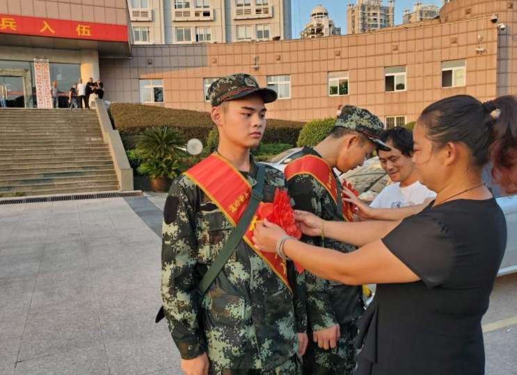 2022年“征兵新规”，政审有了“新要求”，部分学生将与军人无缘