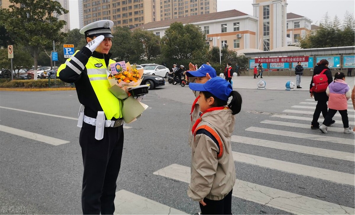 以下“4警1勤”人员，哪个不属于合同制？辅警和协警怎样才能进编