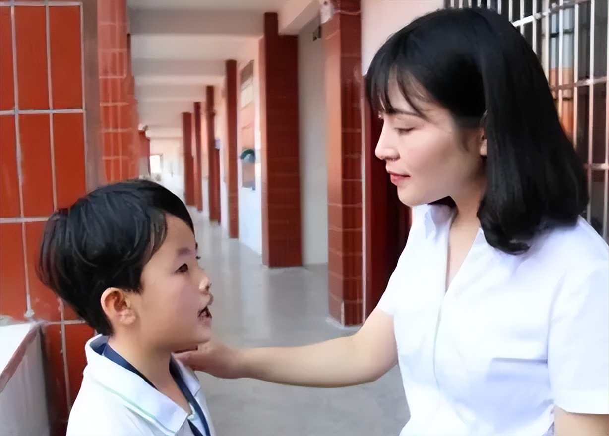 也是伟大的人(小学生家长看见二字评语，直接投诉老师，学校表示处理结果已公布)