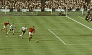 2010年世界杯被红牌罚下的（「世界杯小课堂」世界杯历史上有哪些著名的争议判罚？）