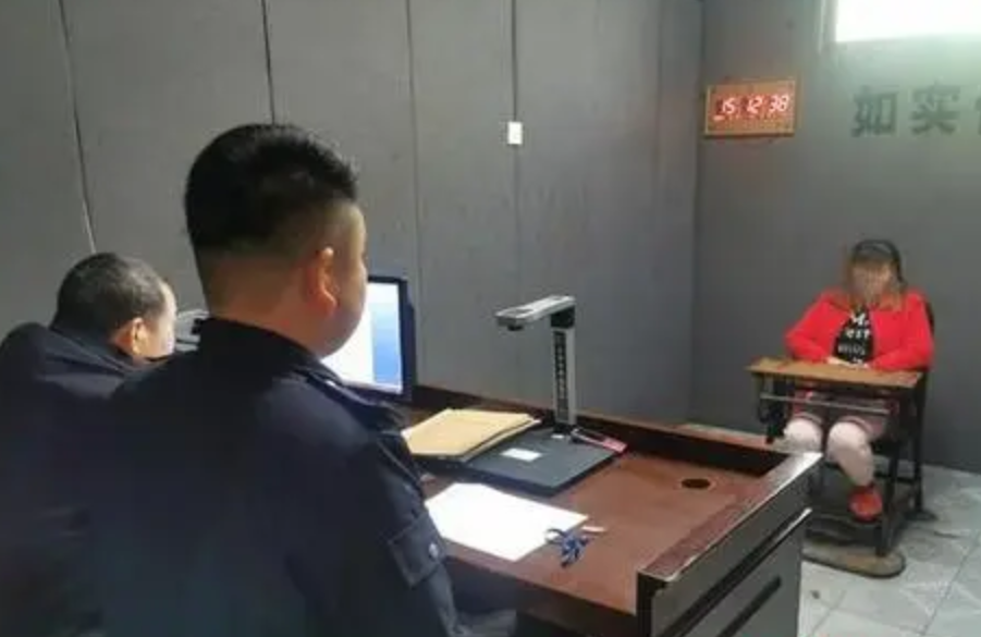 2020年，四川21岁小伙酒后手刃生父：母亲为其顶罪，邻居联名求情