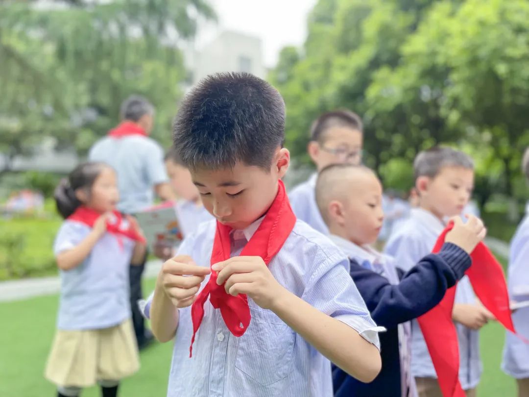 少年心向党 入队争先锋｜永安小学举行一年级分批入队闯关活动