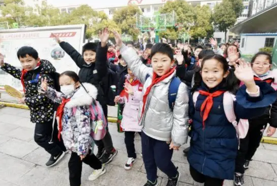 中小学寒假时间已定，多省市公开放假时间，开学后这项政策将落实